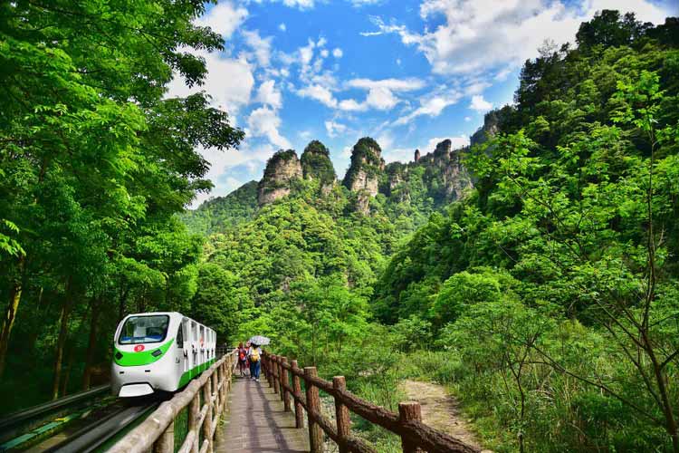 Tren para llegar al parque forestal zhangjiajie