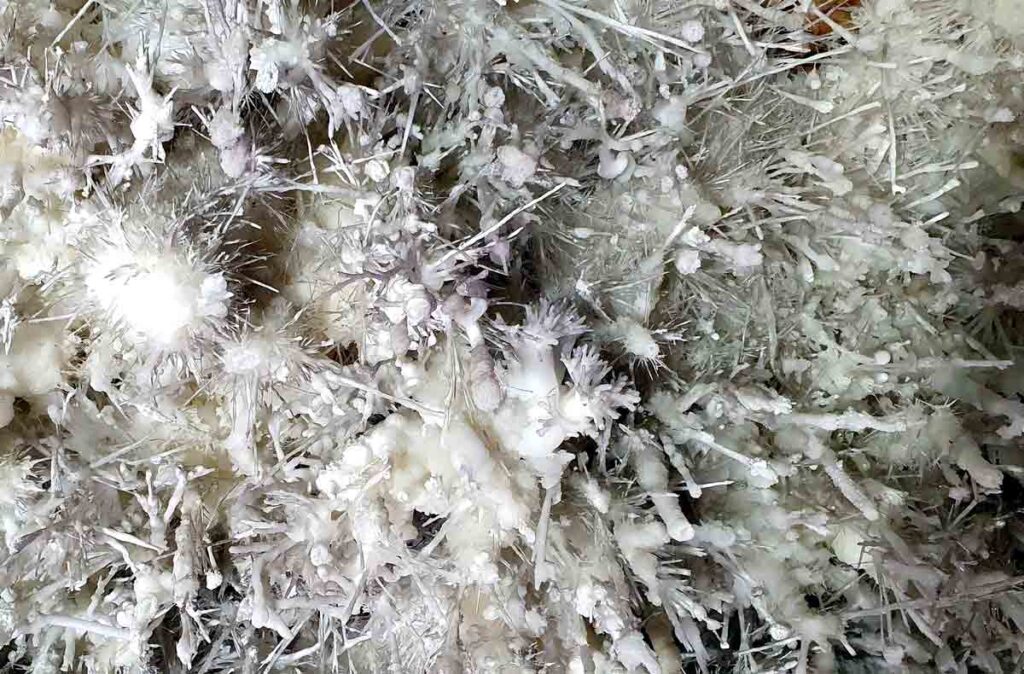 cristalización de estalactitas en las cuevas del Soplao