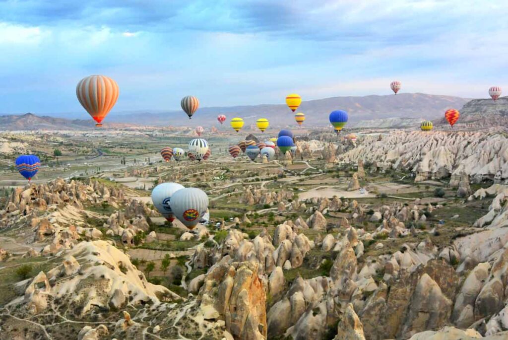 Vuelo en globo turístico en Turquía