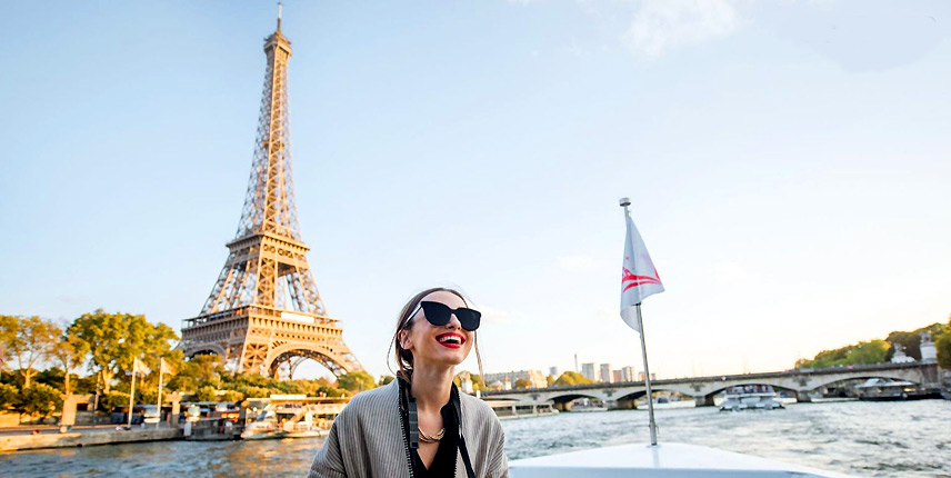 Foto de la torre Eiffel desde el río Sena