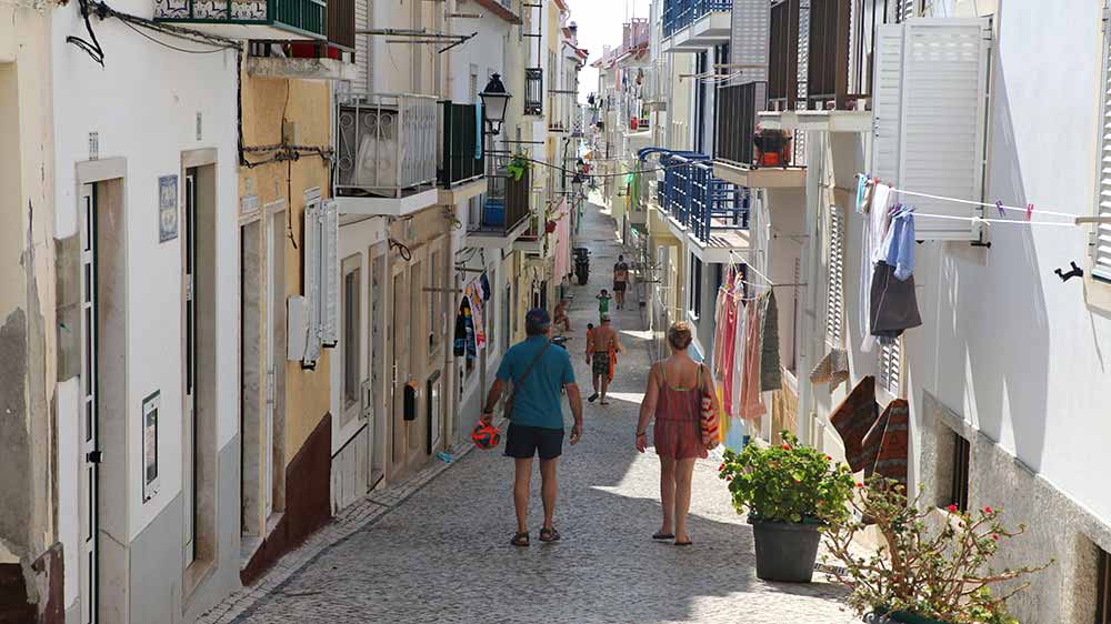 Paseando por las calles de Nazaré en Portugal