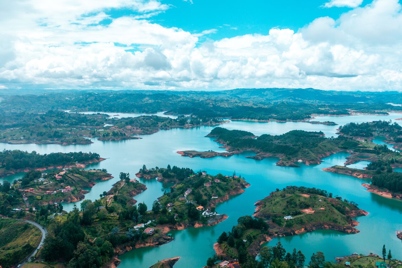 Vista desde el peñon de Guatapé en Colombia