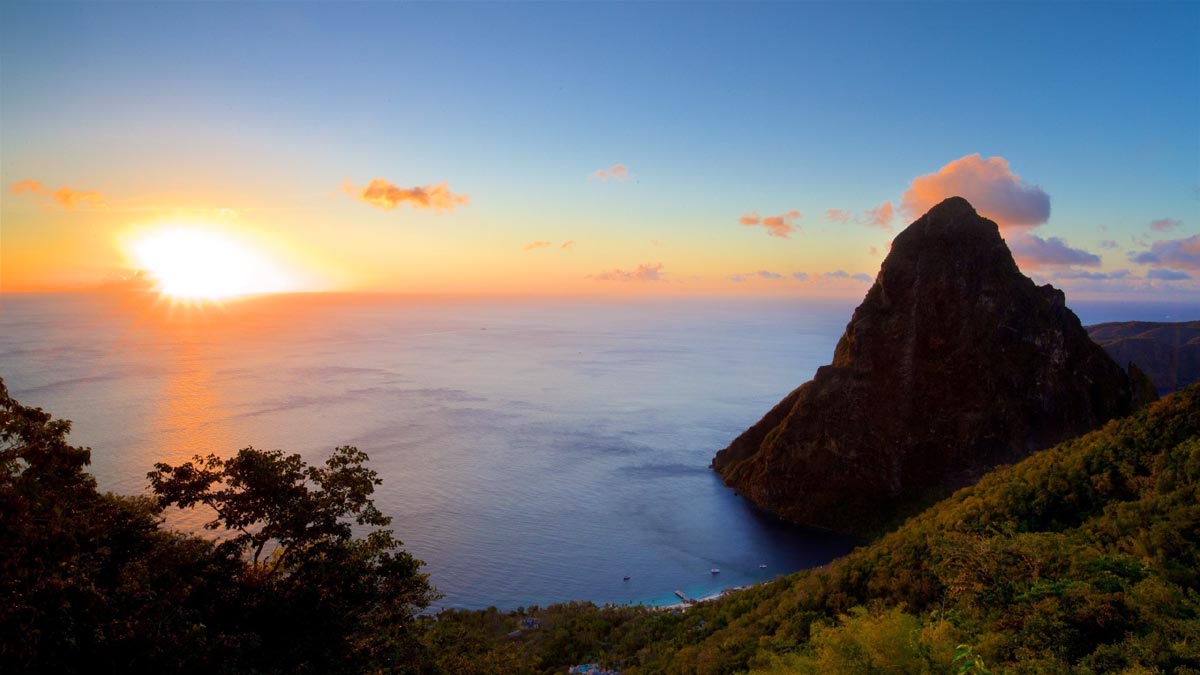 Anochecer en los Pitons,  isla Santa Lucia