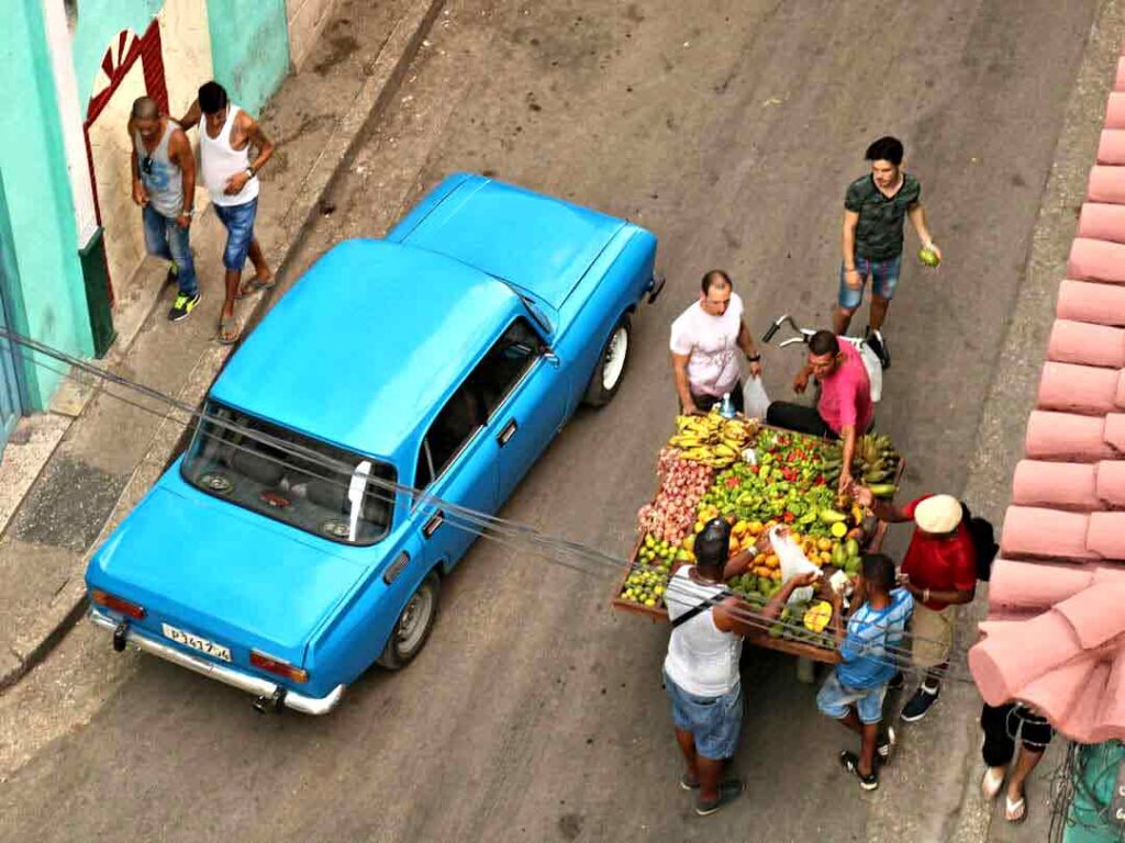 Comprar en mercados callejeros en Cuba
